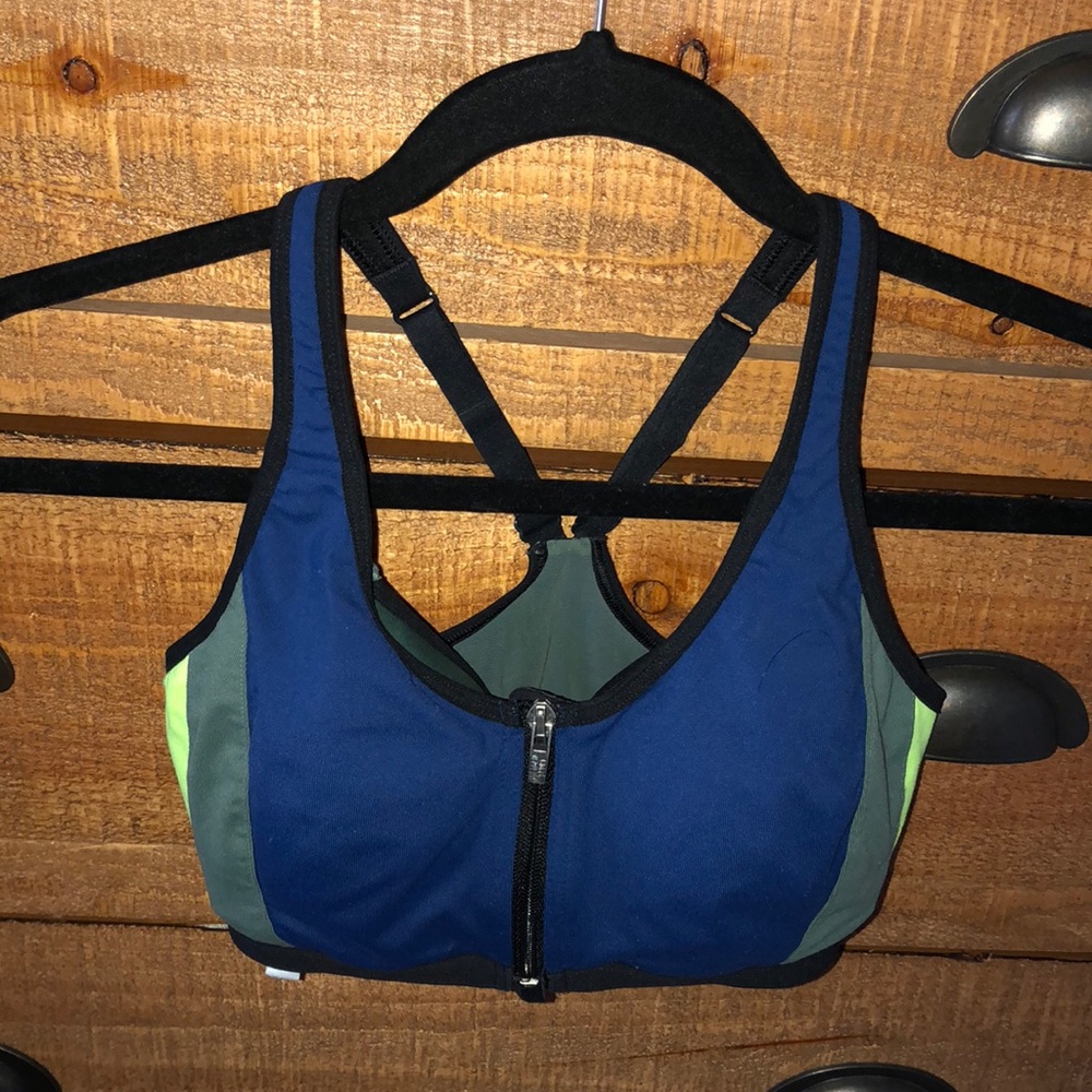 Victoria’s Secret double closure sports bra